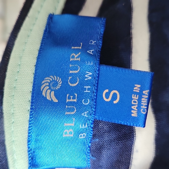 Blue Curl Beach Cover-up - Picture 6 of 7